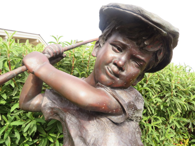 golfer-statue