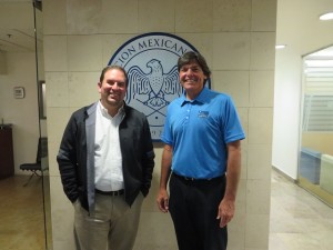 With Federico Valdez in front of the logo of the FMG—even an eagle likes to get its claws on golf clubs!