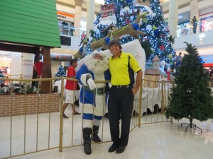 Christmas is coming and so is Santa Claus... a blue one, like everything in Nicaragua!